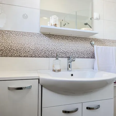 アパート De Rosa ザダル